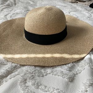 Floppy sun hat like new